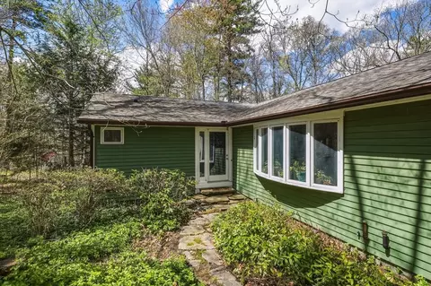 1360 Bay Rd, Amherst, MA 01002