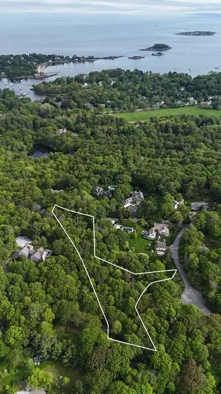 2 Orchard Ln, Manchester, MA 01944