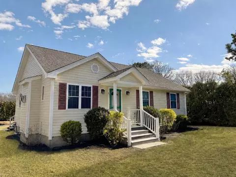 34 Tenth St S, Edgartown, MA 02539