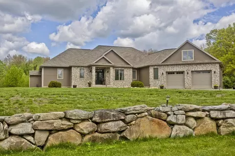 227 East St, Granby, MA 01033