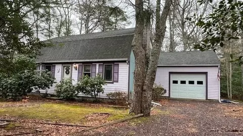 562 Skunknet Rd, Centerville, MA 02632