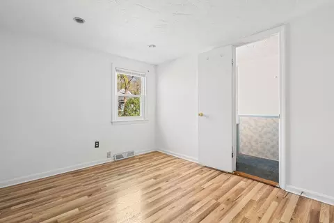 Bedroom - 203 High St, Hingham, MA 02043 photo 4 of 5