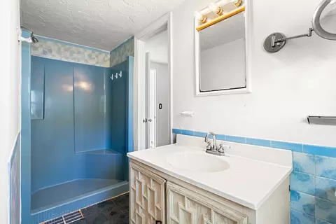 Bath - 203 High St, Hingham, MA 02043 photo 1 of 1