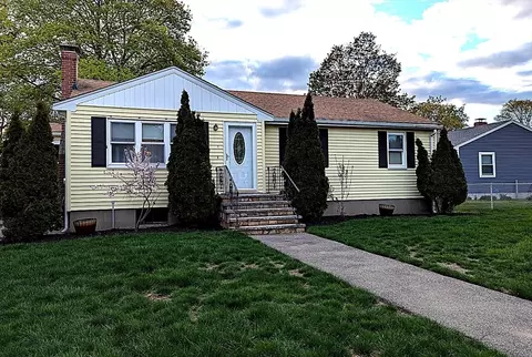 1 Douglas St, Peabody, MA 01960
