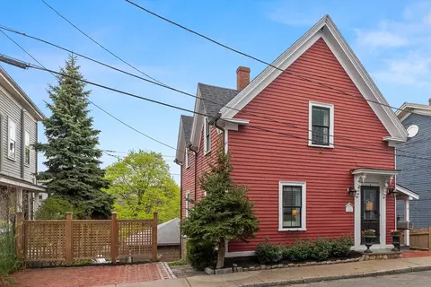 6 Gifford Ct, Salem, MA 01970