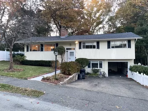 105 Blake St, Needham, MA 02492