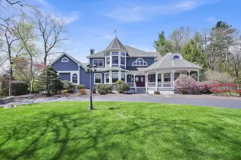 90 Southwood Dr, Ludlow, MA 01056