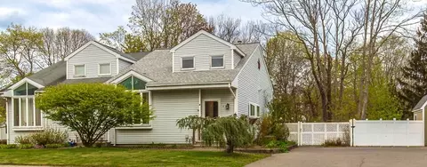 4 Lauren Dr #4, Rockland, MA 02370