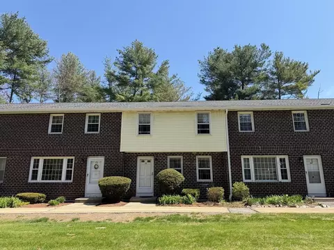 79 Oakridge Dr #79, Londonderry, NH 03053