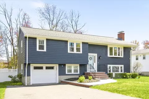 4 Flintlock Ln, Dedham, MA 02026