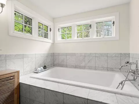 Bath - 40 Mohawk Dr, Acton, MA 01720 photo 2 of 3
