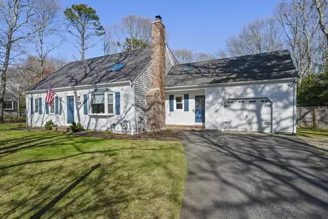 53 Sadys Ln, Falmouth, MA 02536