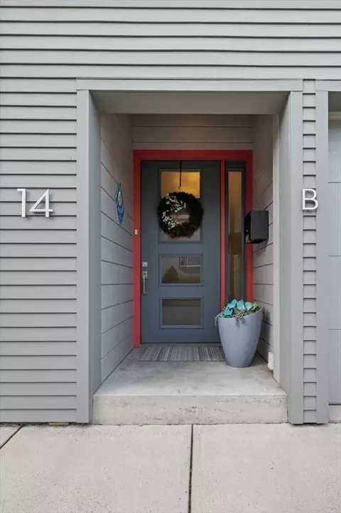 14 Central St #B, Marblehead, MA 01945
