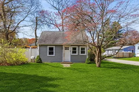 320 Church Ave, Warwick, RI 02889