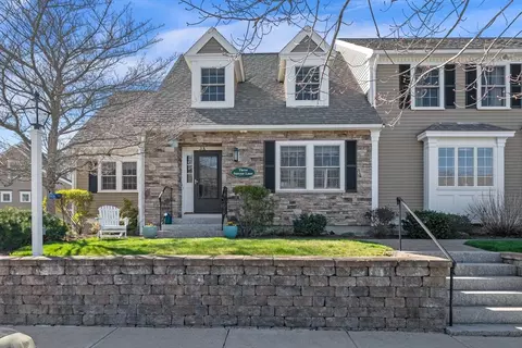 3 Sawyer Ln #A, Salisbury, MA 01952