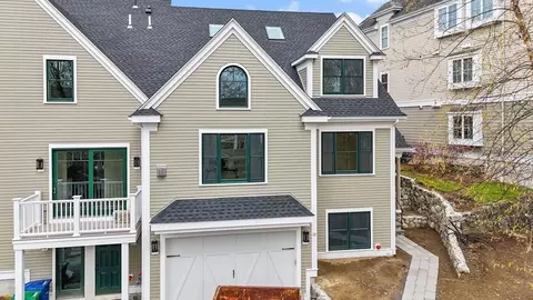 10 Deerpath Ln #10, Reading, MA 01867