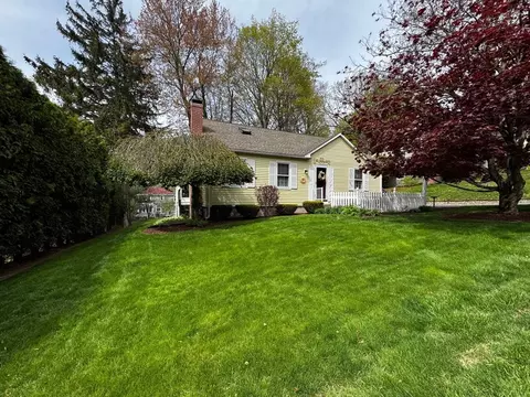 29 Crescent Hl, East Longmeadow, MA 01028