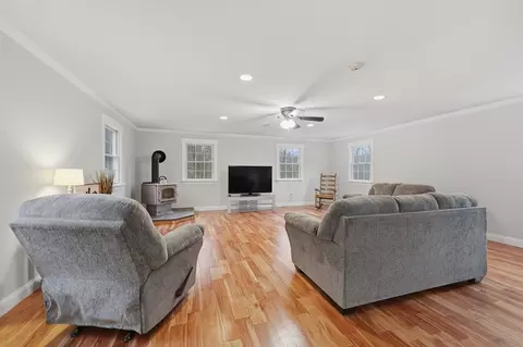324 W Sutton Rd, Sutton, MA 01590 photo 4