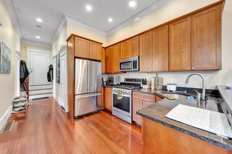 253 E St #1, Boston, MA 02127 photo 3