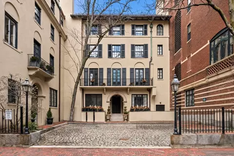 107-109 Chestnut St #PH, Boston, MA 02108