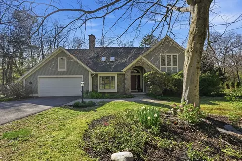 28 Trillium Way, Amherst, MA 01002