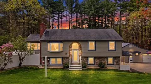 26 Mayflower Dr, Litchfield, NH 03052