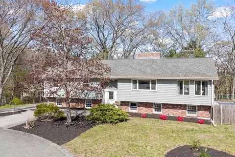16 Briscoe St, Woburn, MA 01801