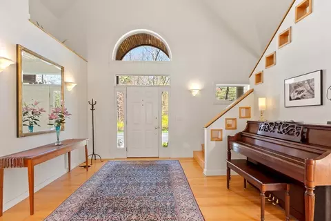 Entry Way - 117 Ayer Rd, Harvard, MA 01451 photo 2 of 4