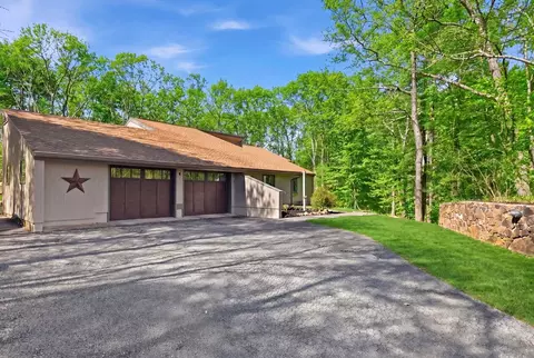 40 Kennel Hill Dr, Beverly, MA 01915
