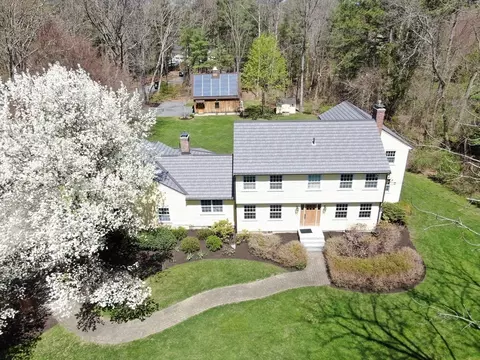 136 Plympton Rd, Sudbury, MA 01776
