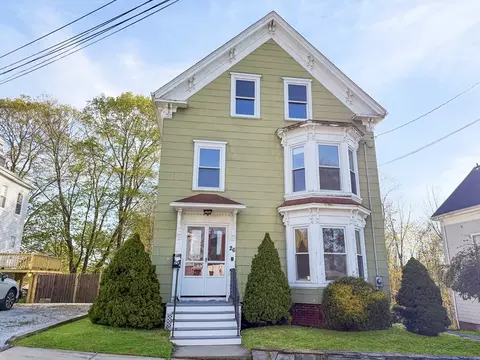 26 Arlington St, Amesbury, MA 01913