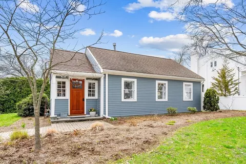 11 Norman Ave, Newburyport, MA 01950