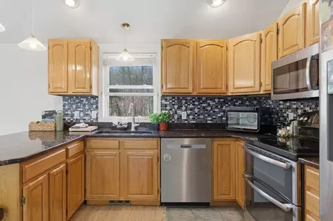 Kitchen - 19 Fairfield Dr, Dudley, MA 01571 photo 1 of 2