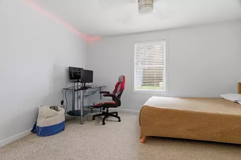 Bedroom - 19 Fairfield Dr, Dudley, MA 01571 photo 3 of 4