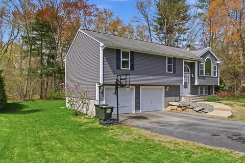Exterior - 19 Fairfield Dr, Dudley, MA 01571 photo 4 of 6