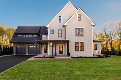 12 Roosevelt Pl, Newburyport, MA 01950