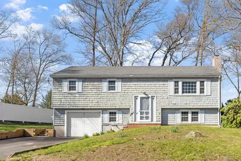 53 Longfellow Dr, Newburyport, MA 01950