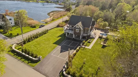 517 Pearse Rd, Swansea, MA 02777