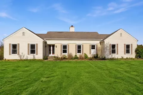 76 Fiske Hill Rd, Sturbridge, MA 01566
