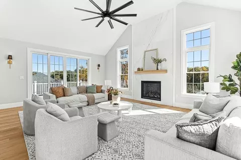 14 Liana St, Woburn, MA 01801