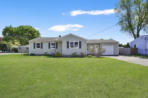 35 Sherwood St, Chicopee, MA 01013