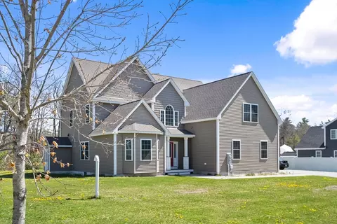 44 Sheffield St, Windham, NH 03087