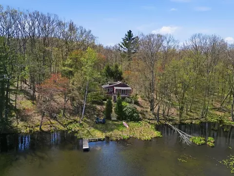 153 Shoreline Dr, West Brookfield, MA 01585