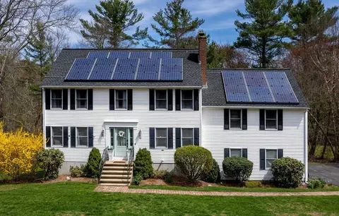 22 Dogwood Ln, Medway, MA 02053