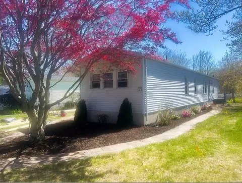 7 Chestnut St, Rockland, MA 02370