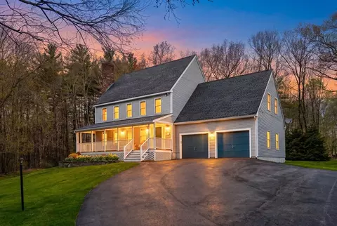5 W Hadley Rd, Merrimac, MA 01860
