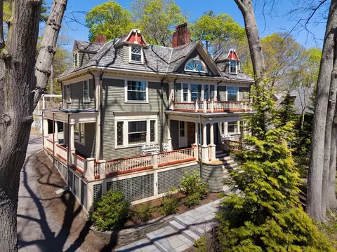 80 Mason Ter #80, Brookline, MA 02446