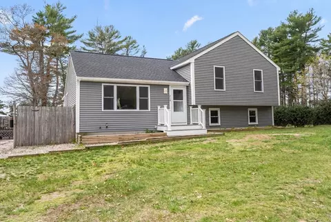 210 Plymouth St, Carver, MA 02330