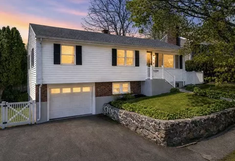 6 Glen Rd, Peabody, MA 01960