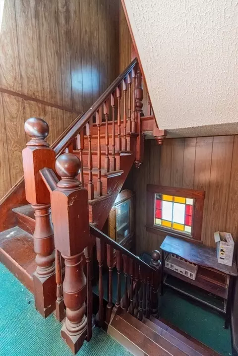 Entry Way - 18 Pearl St, Webster, MA 01570 photo 4 of 5